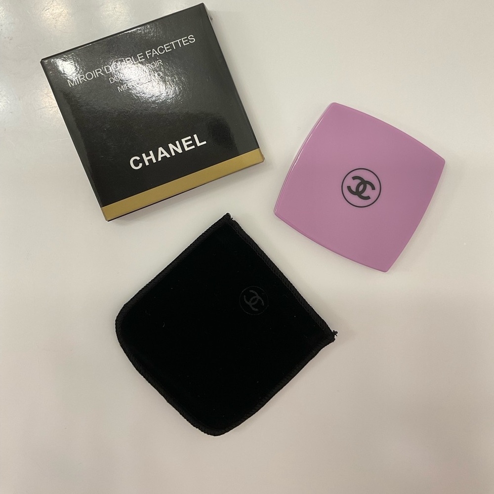 NIB CHANEL Lavender Compact Mirror with Black Pouch - Picture 2 of 3